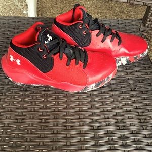 Under armor youth jet 21